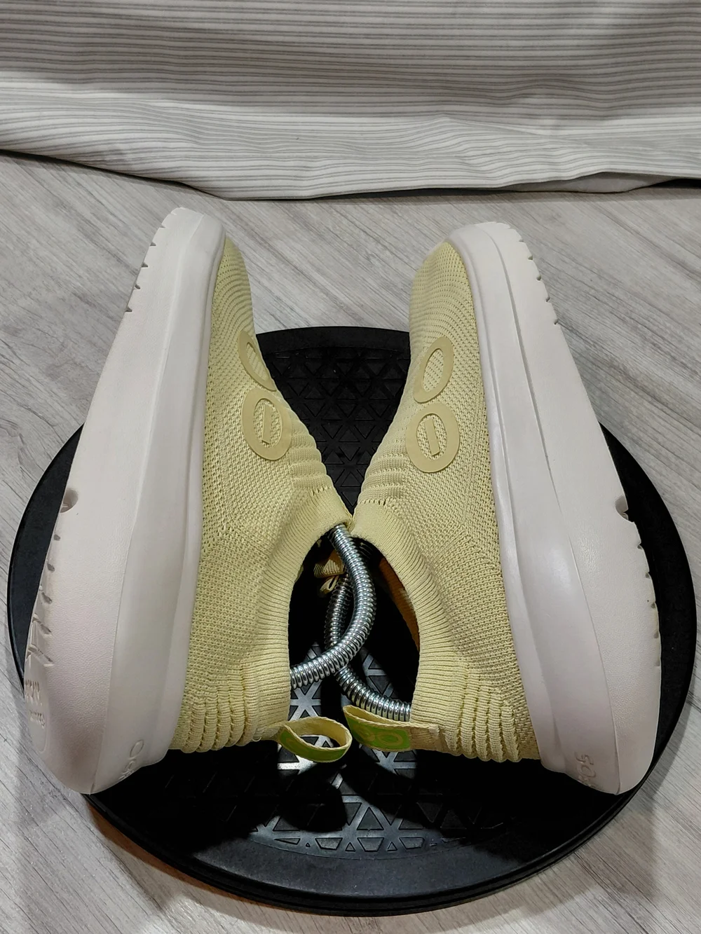 OOFOS Women's OOmy Zen Slip On Recovery Slip-On Knit Sneakers - Pale Yellow W9